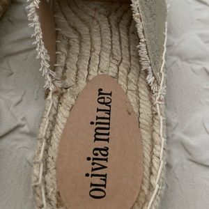 Size 6 Olivia Miller slides
